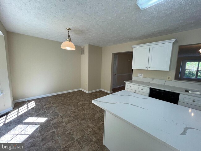Building Photo - 108 Park Cove Dr