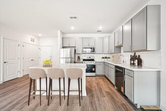 Building Photo - Laurel Green Apartments