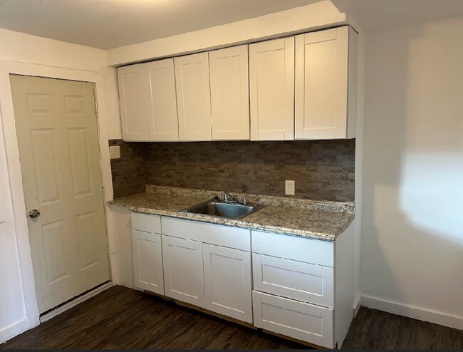 Foto del edificio - 19975 Schaefer Hwy