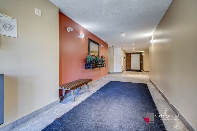 Building Photo - 279-5279 Copperpond Cmn S E
