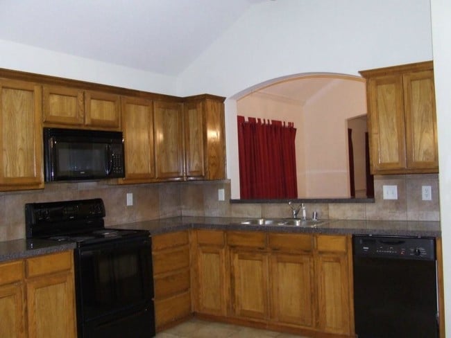 Building Photo - 131 Post Oak Dr