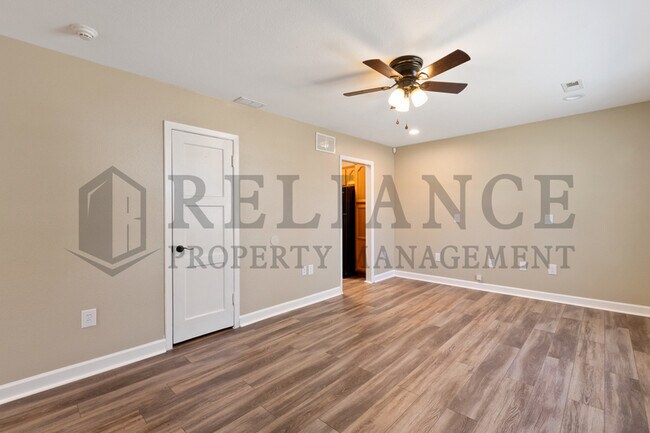 Foto del edificio - 5021 Hemlock Ave