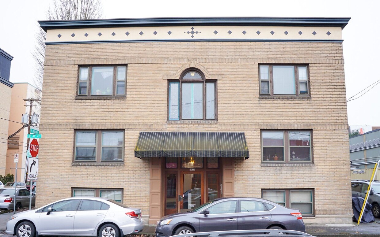 Foto principal - Adorable Studio w/Hardwoods, Built-ins + Close to TJ's!