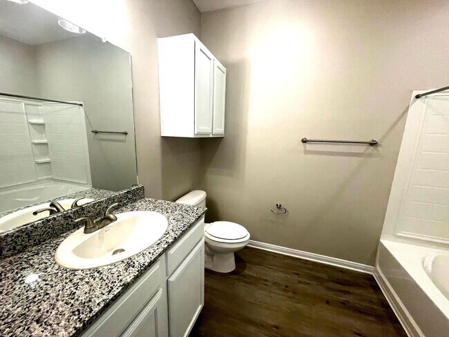 Foto del edificio - 300 Willow Grv Wy