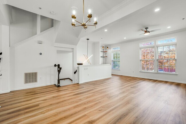Building Photo - 3603 Madison Ln