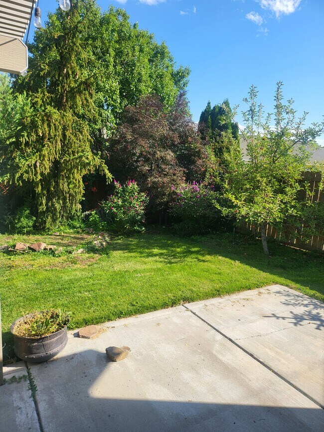 Building Photo - 456 Shadetree Trl