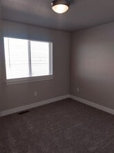 Building Photo - 253 E 3100 N
