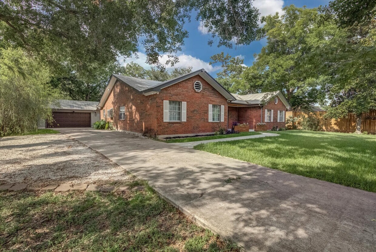 Foto principal - 9010 Carousel Ln