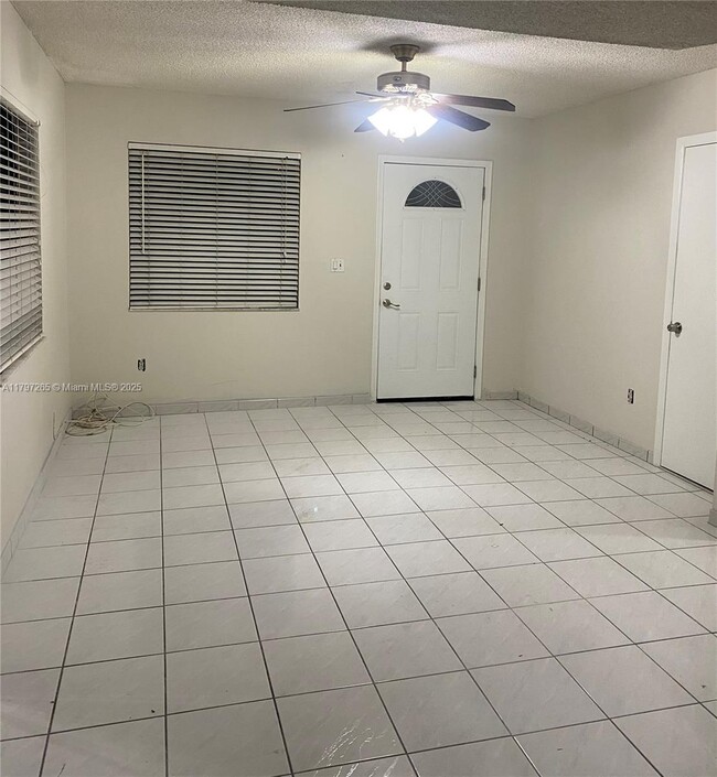 Foto del edificio - 7499 SW 10th St