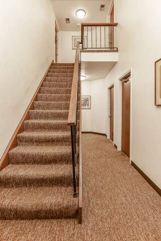 Building Photo - 913 Knottingham Dr