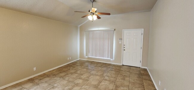Building Photo - 3 Bedroom 2 bath Duplex South Killeen