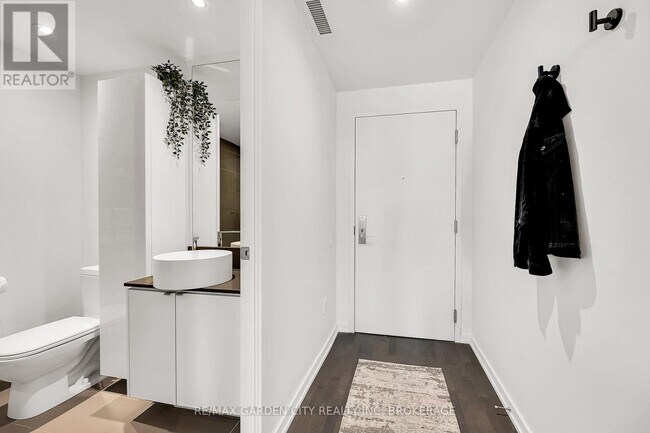 Building Photo - 60 Colborne St