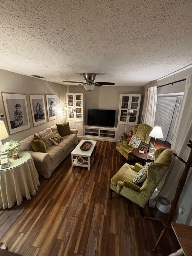 Primary Photo - 3 Bedroom || 2.5 Bathroom - Townhome