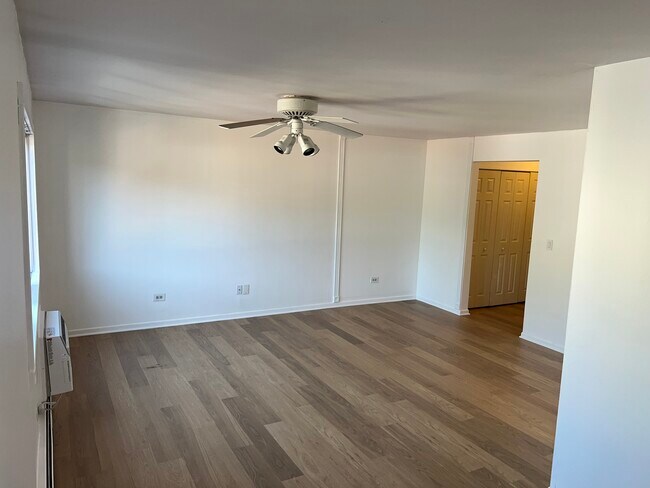 Foto del edificio - 401 W Webster Ave