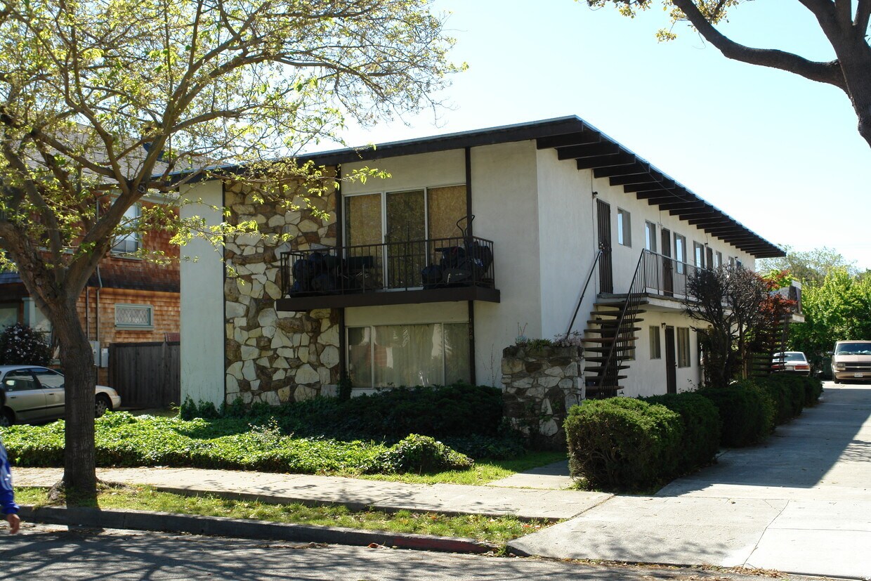 Building Photo - 1620 Blake St