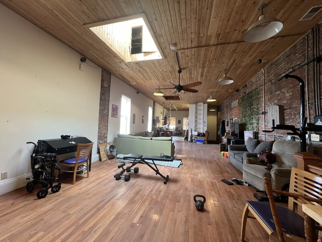 Primary Photo - 2845 Gratiot Ave