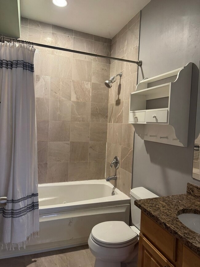 Foto del edificio - 1430 N Maplewood Ave