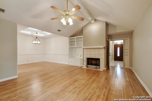 Foto del edificio - 5824 Grandwood Dr