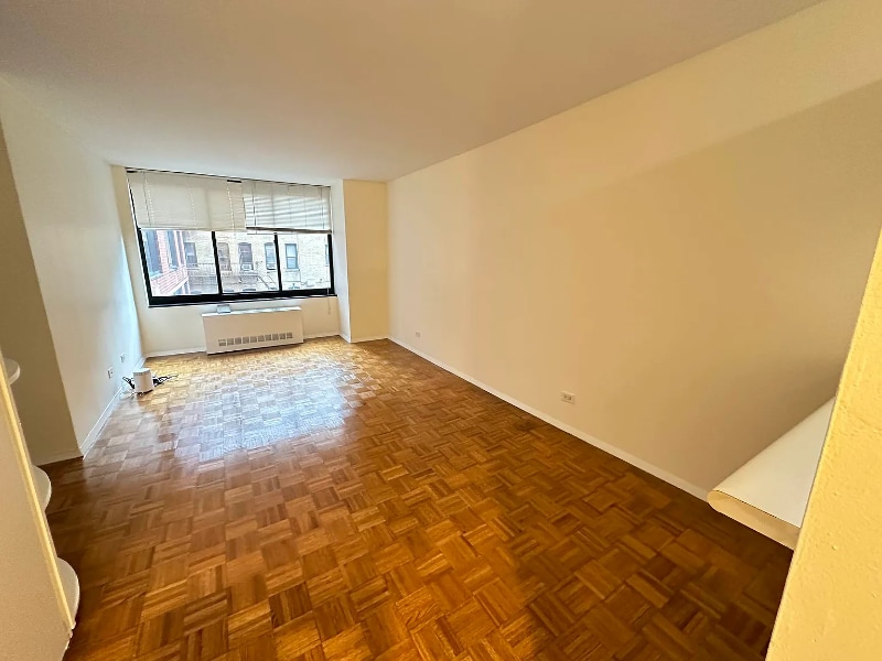Primary Photo - 215 W 95th St