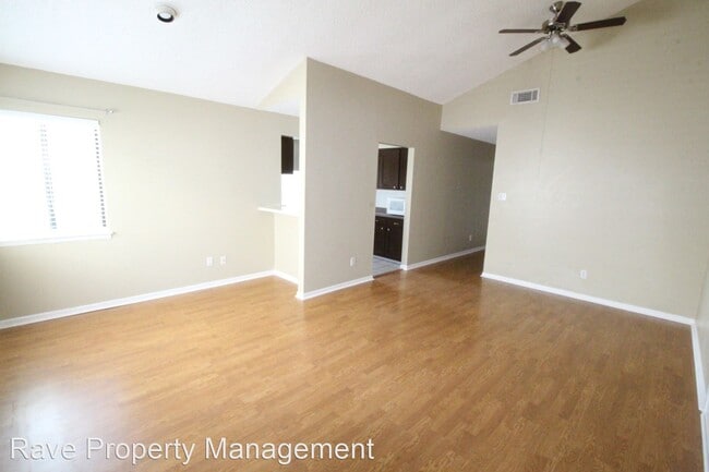 Building Photo - 5801 Thunderbird St