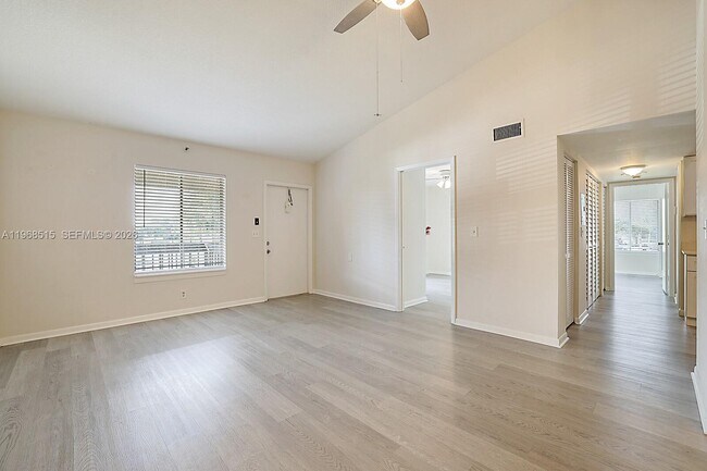 Foto del edificio - 6327 Chasewood Dr