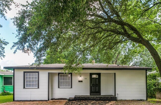 Building Photo - 100 17th St N