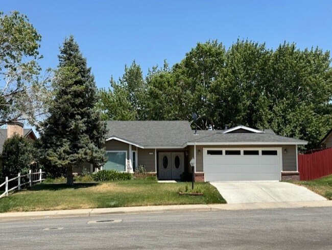 Building Photo - Coming Soon-Located in the Heart of Tehachapi!