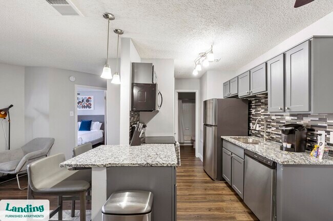 Foto del edificio - 1919 W Tarrant Rd