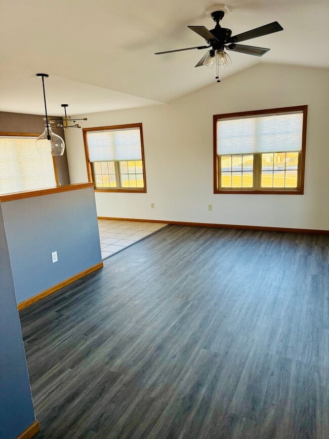 Building Photo - 3015-3015 Valley St