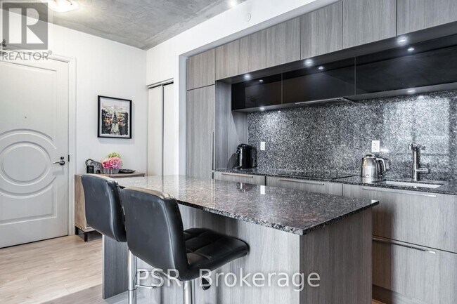 Photo du bâtiment - 88 Blue Jays Way