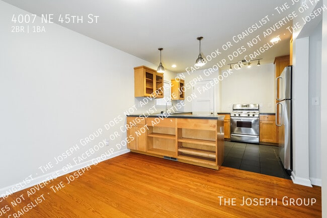 Building Photo - 4007 NE 45th St