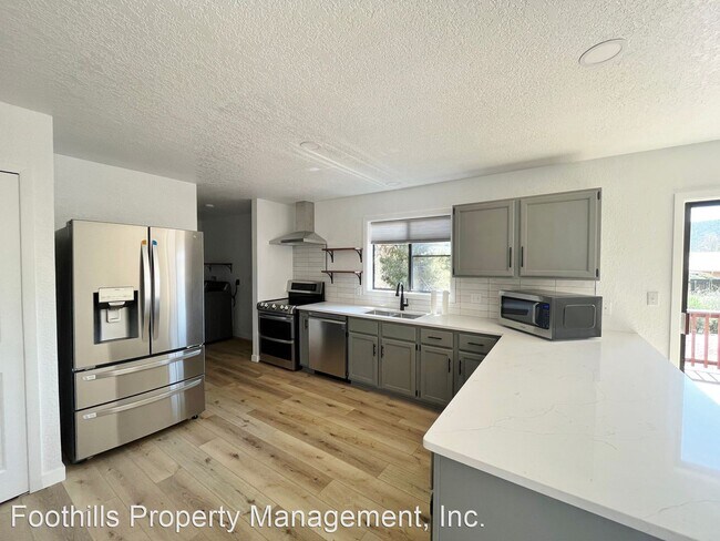 Building Photo - 3 br, 2 bath House - 240 Canyon Diablo Road