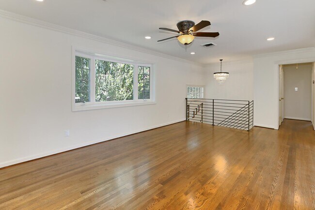 Foto del edificio - 8045 Idylwood Rd