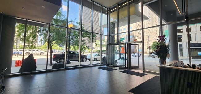 Building Photo - 235 W Van Buren St