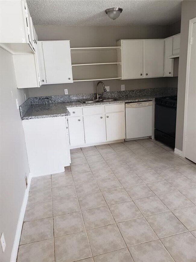 Foto del edificio - Beautiful 4 Bedroom Home in Houston / Nice Backyard