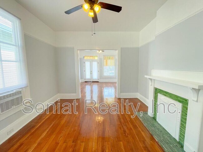 Building Photo - 2435 Lapeyrouse Street