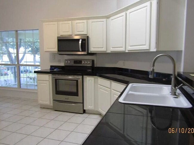 Foto del edificio - 3 Bedroom Single Family Home in Tavares Ov...