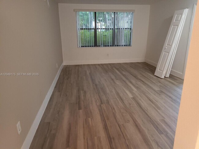 Foto del edificio - 4401 W McNab Rd