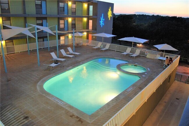 Foto del edificio - 2408 Leon St