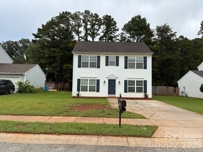 Building Photo - 10440 Wilson Glen Dr