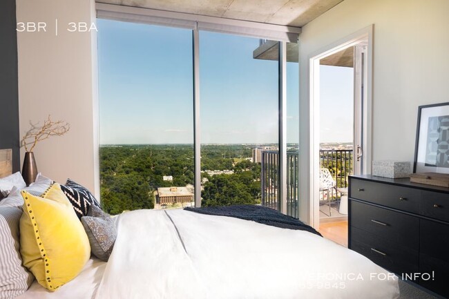 Building Photo - High Rise DT with amazing Ladybird Lake views