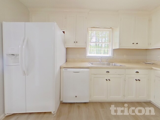 Foto del edificio - 5450 Bridle Dr