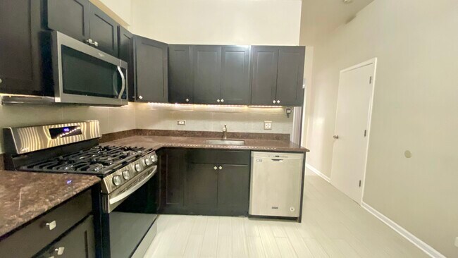 Foto del edificio - 2642 W Haddon Ave
