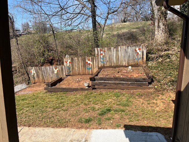 Photo - 211 Flenniken Ave House