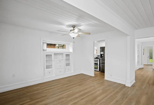 Foto del edificio - 3 Bedroom, 1 Bathroom Home – Ideal for Stu...