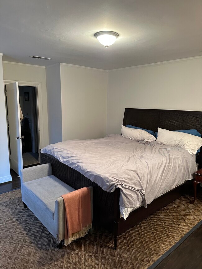 Building Photo - 1229 S Orange Dr