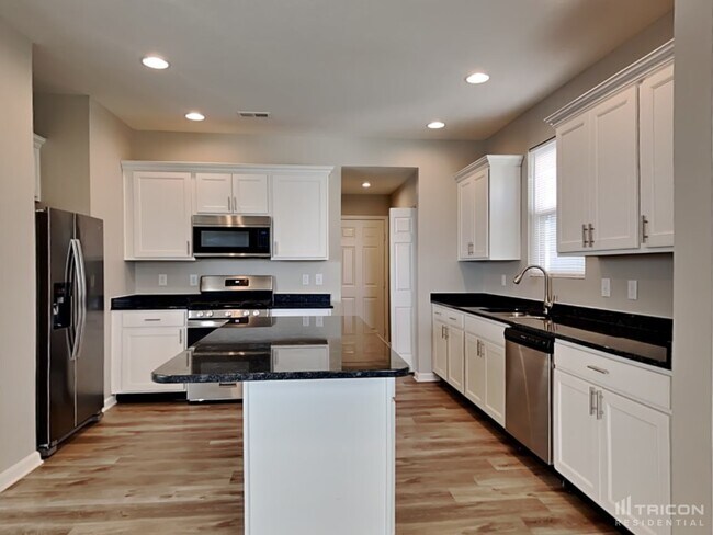 Foto del edificio - 2446 Creek Bank Dr