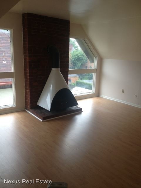 Building Photo - 310 Amber St