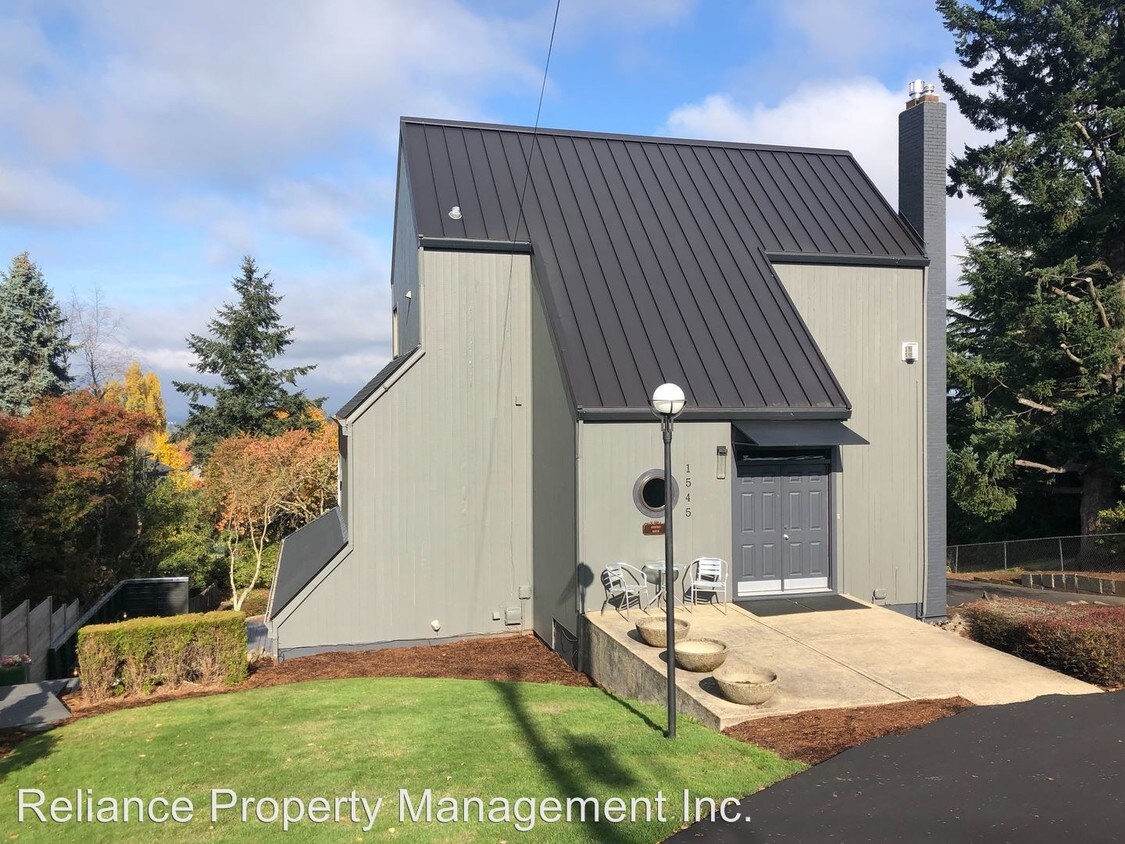 Primary Photo - 3 br, 2.5 bath House - 1545 Rosemont Road