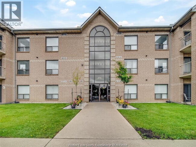 Building Photo - 451 Grand Marais Rd W